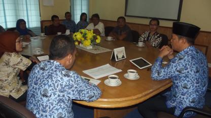 Dinas Kominfo Provsu Bersama Mitra Kerja Asperindo Sumut dan ATSI Menyerahkan Bantuan Kepada Pengungsi Erupsi Gunung Sinabung